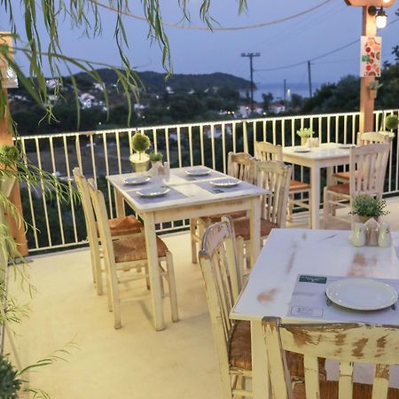 Zorbas Family House Hotel Troulos Ngoại thất bức ảnh