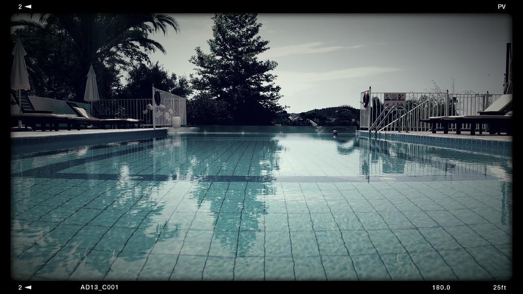 Zorbas Family House Hotel Troulos Ngoại thất bức ảnh